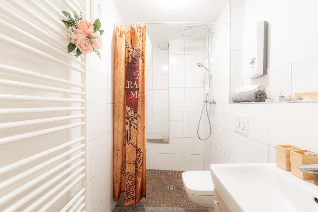 - Magical Harry Potter Apartment In Duisburg - 2 Mins Central Station Hbf - Kingsize Bed & Netflix - Екстериор снимка